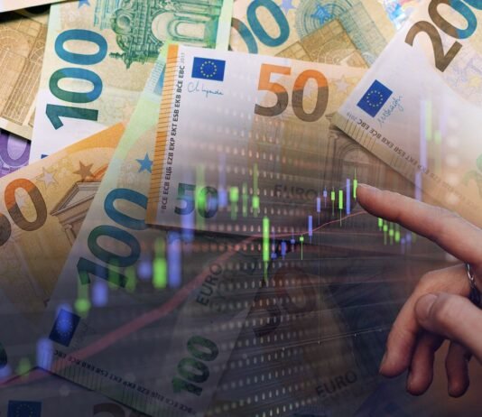 Евро приблизилось к 51, доллар опустился: курс на 13 апреля и облагается ли налогом крипта