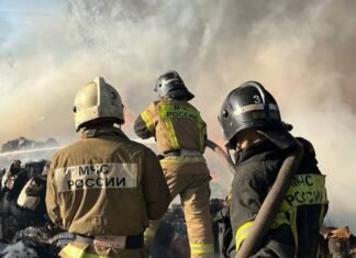 Россияне пожаловались на взрывы в Твери: СМИ пишут о попаданиях в районе нефтебазы