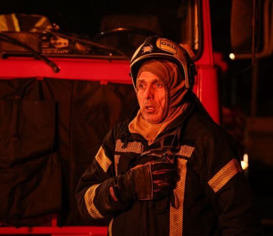 Россия нанесла удар по Запорожью: в городе повреждены высотка и предприятие