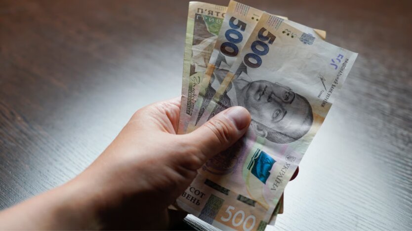 Людям с инвалидностью I-III групп выплатят по 2 тысячи гривен: какие условия