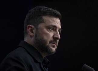 «Мы не враги»: Зеленский ответил Вэнсу на заявления о сокращении помощи США