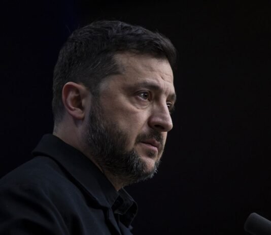 «Мы не враги»: Зеленский ответил Вэнсу на заявления о сокращении помощи США
