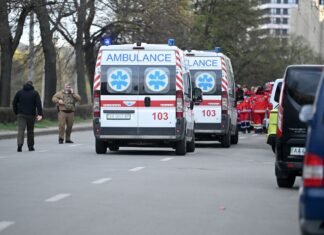 В Днепре мужчина открыл огонь по работникам ТЦК, двое из них ранены