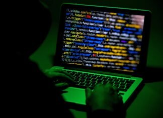 Bloomberg: Хакер РФ признал вину в кибератаках на энергетическую инфраструктуру США и Украины