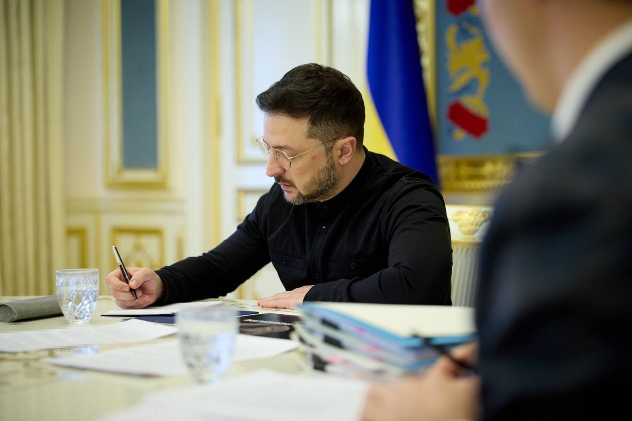 Зеленский издал указ о проведении парада в Москве