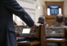 В законопроект о цифровых платформах внесли смягчения для PEP