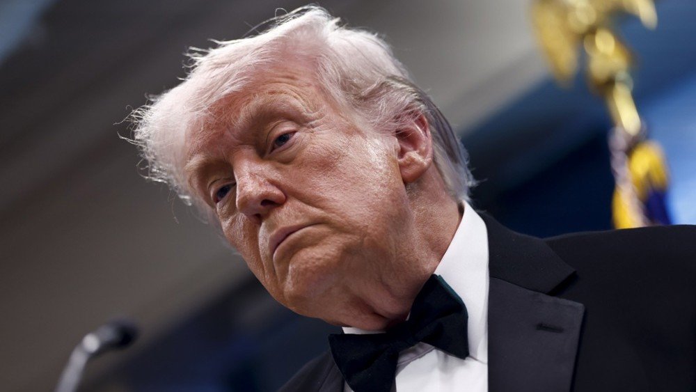 Иран атаковал ОАЭ и их судно, Трамп сообщил об ударе по кораблю Южной Кореи в Ормузе