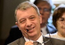 Politico: Евродепутат из Люксембурга вербует коллег на форум Путина