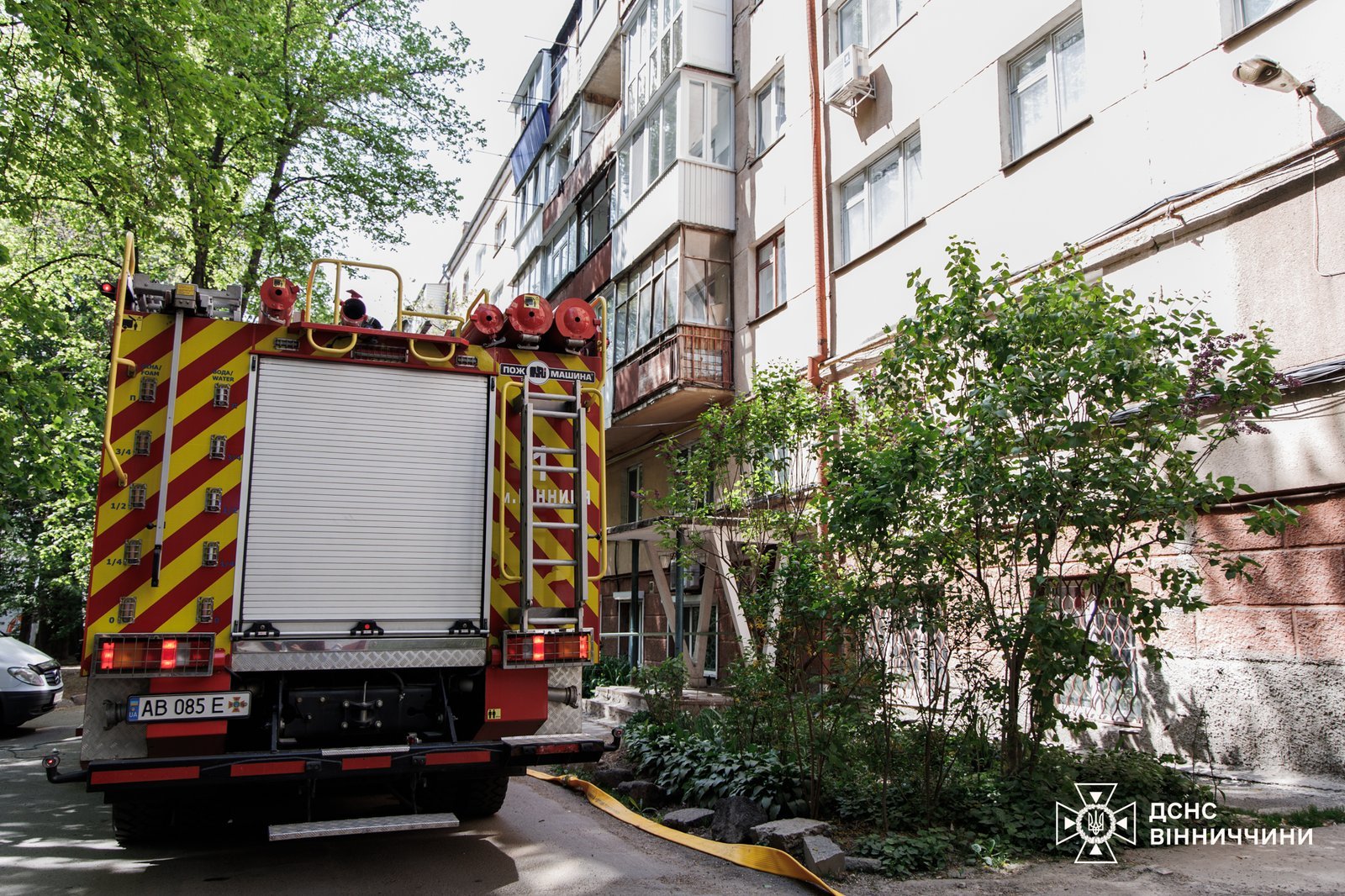У Вінниці з палаючої квартири евакуювали матір із двомісячним немовлям