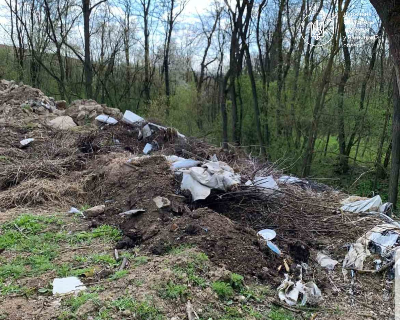 У Мурованокуриловецькій громаді ліквідували стихійне сміттєзвалище