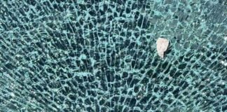 У Вінниці пошкодили скло біля меморіалу загиблим від ракетного удару 14 липня 2022 року