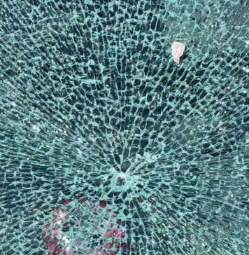 У Вінниці пошкодили скло біля меморіалу загиблим від ракетного удару 14 липня 2022 року