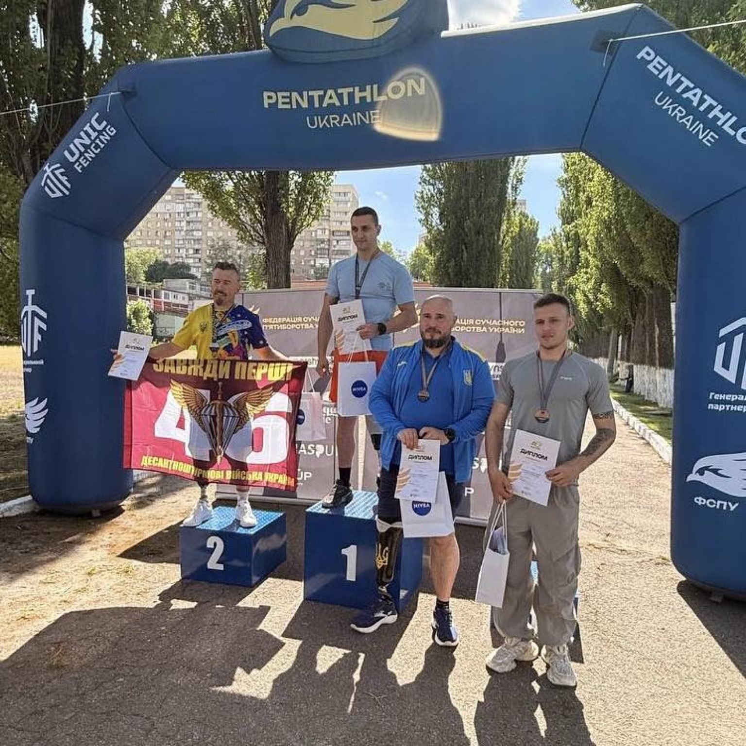 Сила незламних: вінницькі ветерани вибороли дві срібні нагороди на Чемпіонаті України з паратетратлону