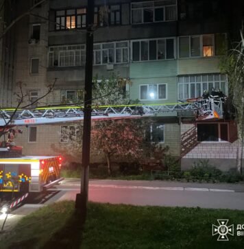 У Ладижині чоловік випав із вікна п’ятого поверху