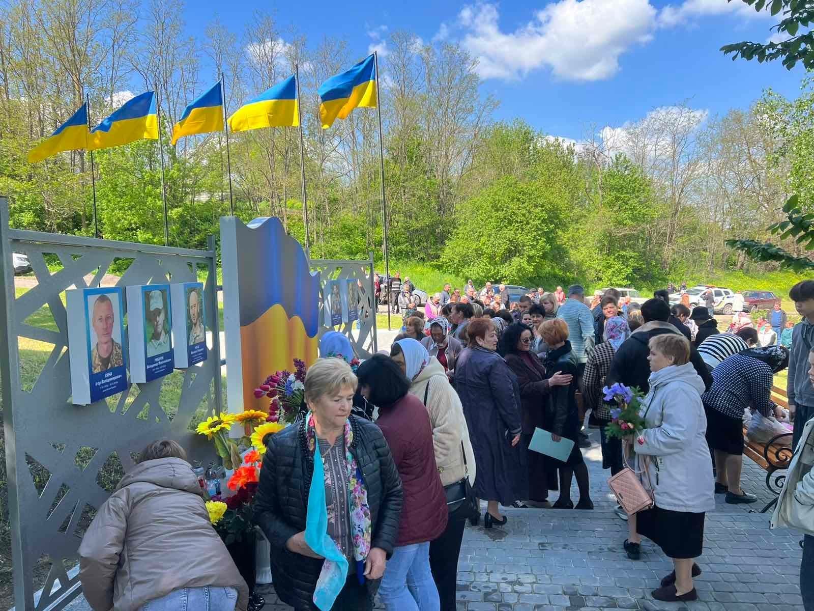 У Чечельницькій громаді відкрили меморіальну дошку загиблим Героям України