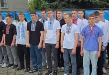 У Тульчині до Дня вишиванки провели акцію «Вишита стрічка пам’яті»