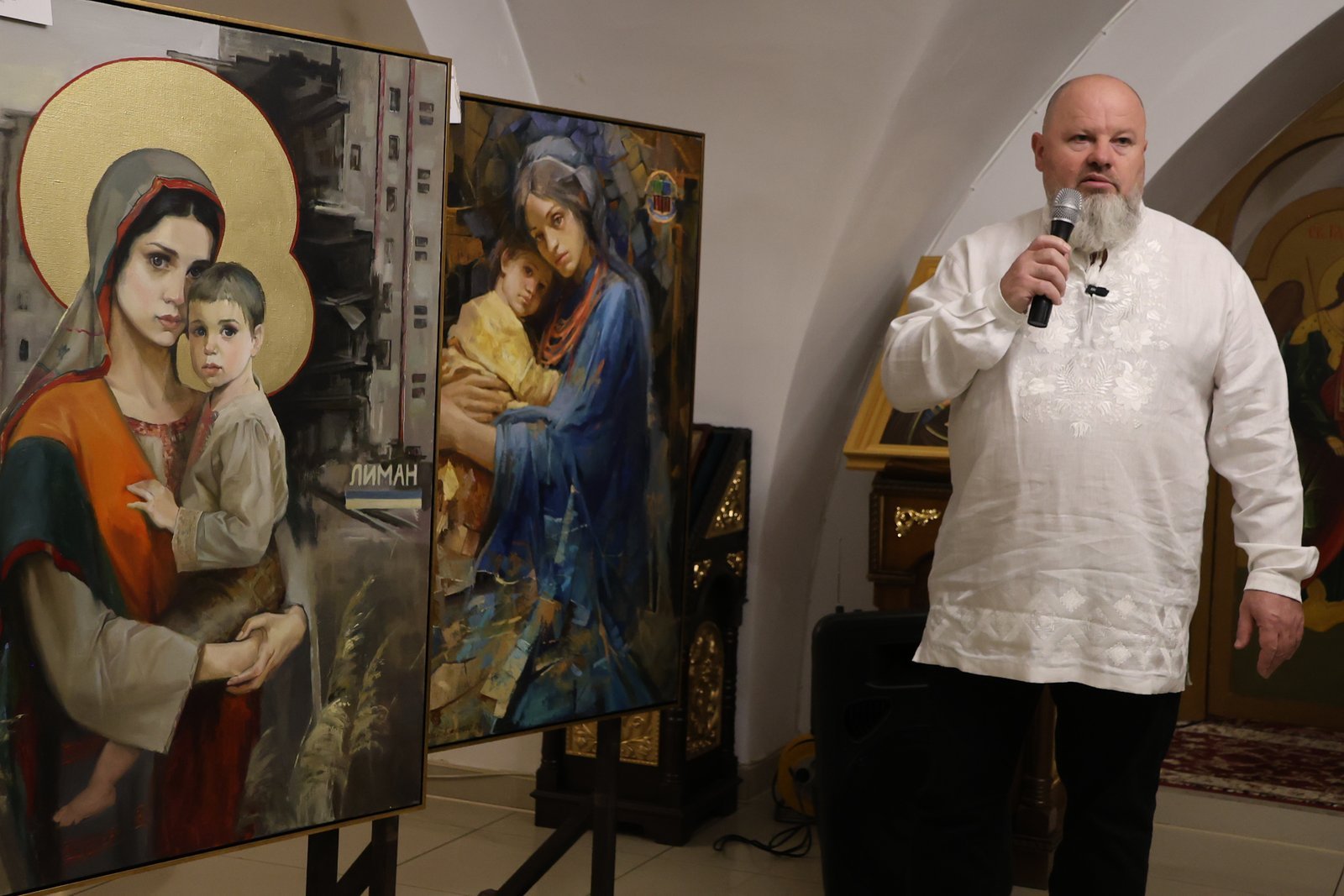 У підземному храмі святих безсрібників Косьми і Даміана презентували мистецький проєкт «Молитва за Україну»