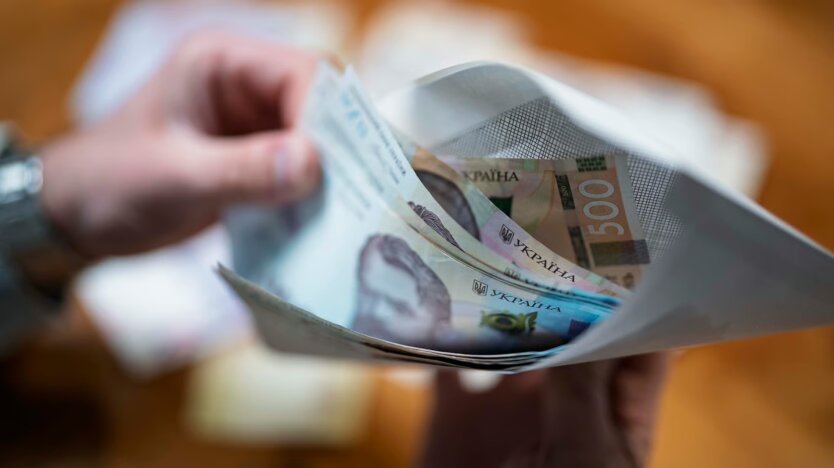 Выплаты до 20 тысяч гривен: кому из украинцев начислят максимальные пенсии
