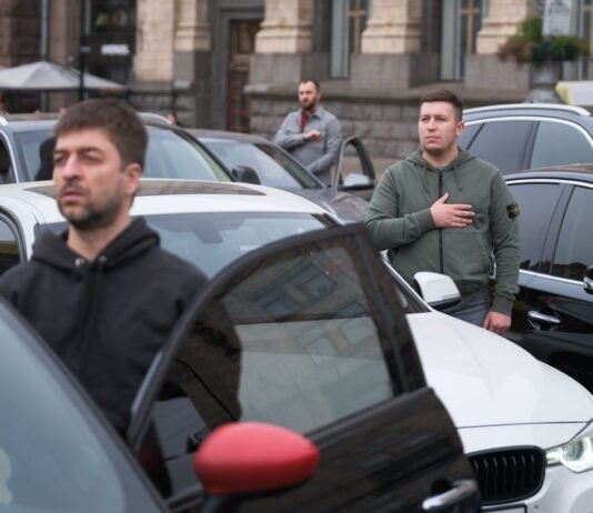 Минуту молчания теперь будут объявлять через громкоговорители по всей Украине