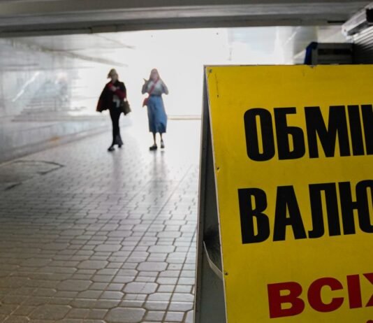 Доллар падает, а евро стремительно растет: какие «ценники» на валюту в обменниках и банках 7 мая