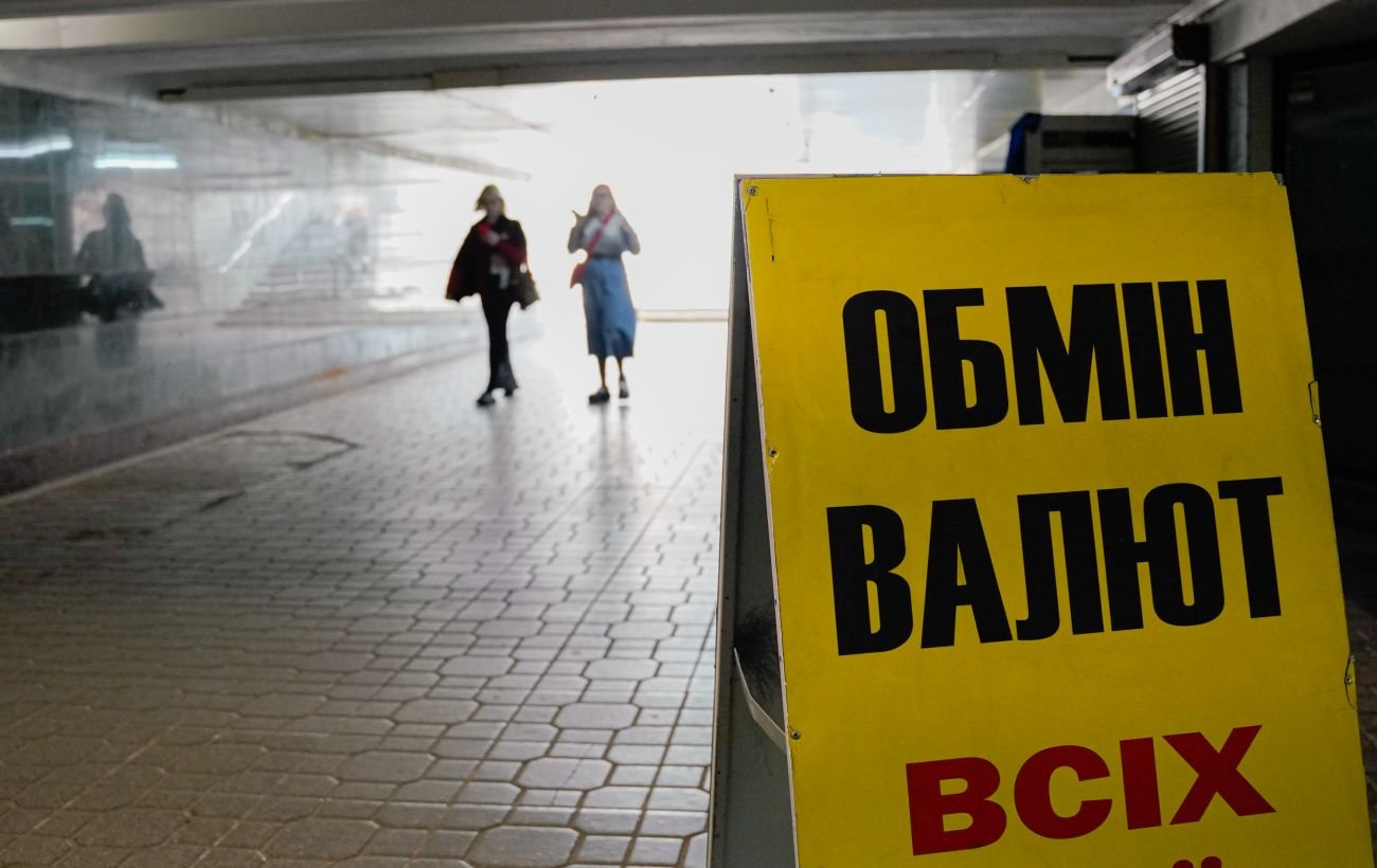 Доллар падает, а евро стремительно растет: какие «ценники» на валюту в обменниках и банках 7 мая